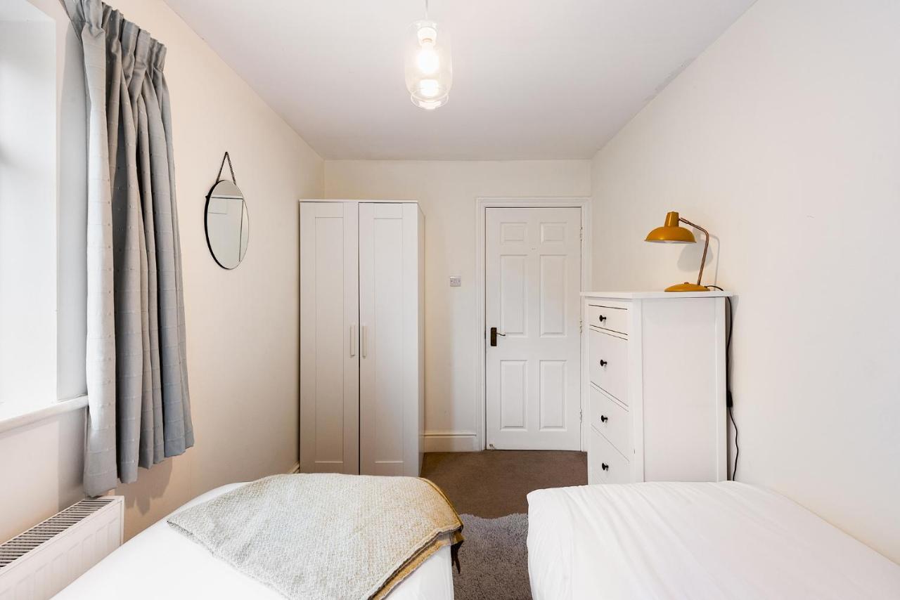 Heart Of Ealing Apartment With Garden London Exterior foto