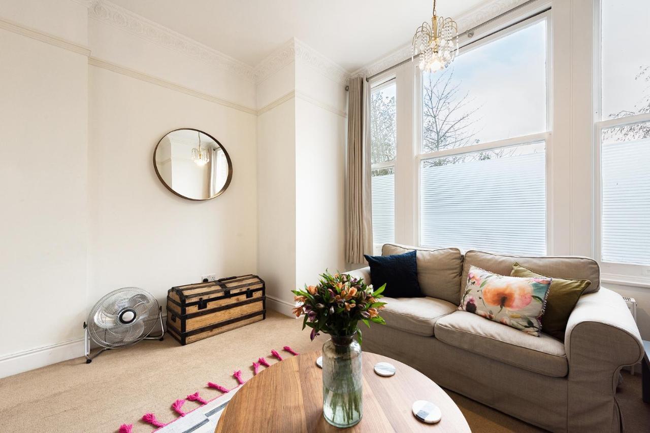 Heart Of Ealing Apartment With Garden London Exterior foto